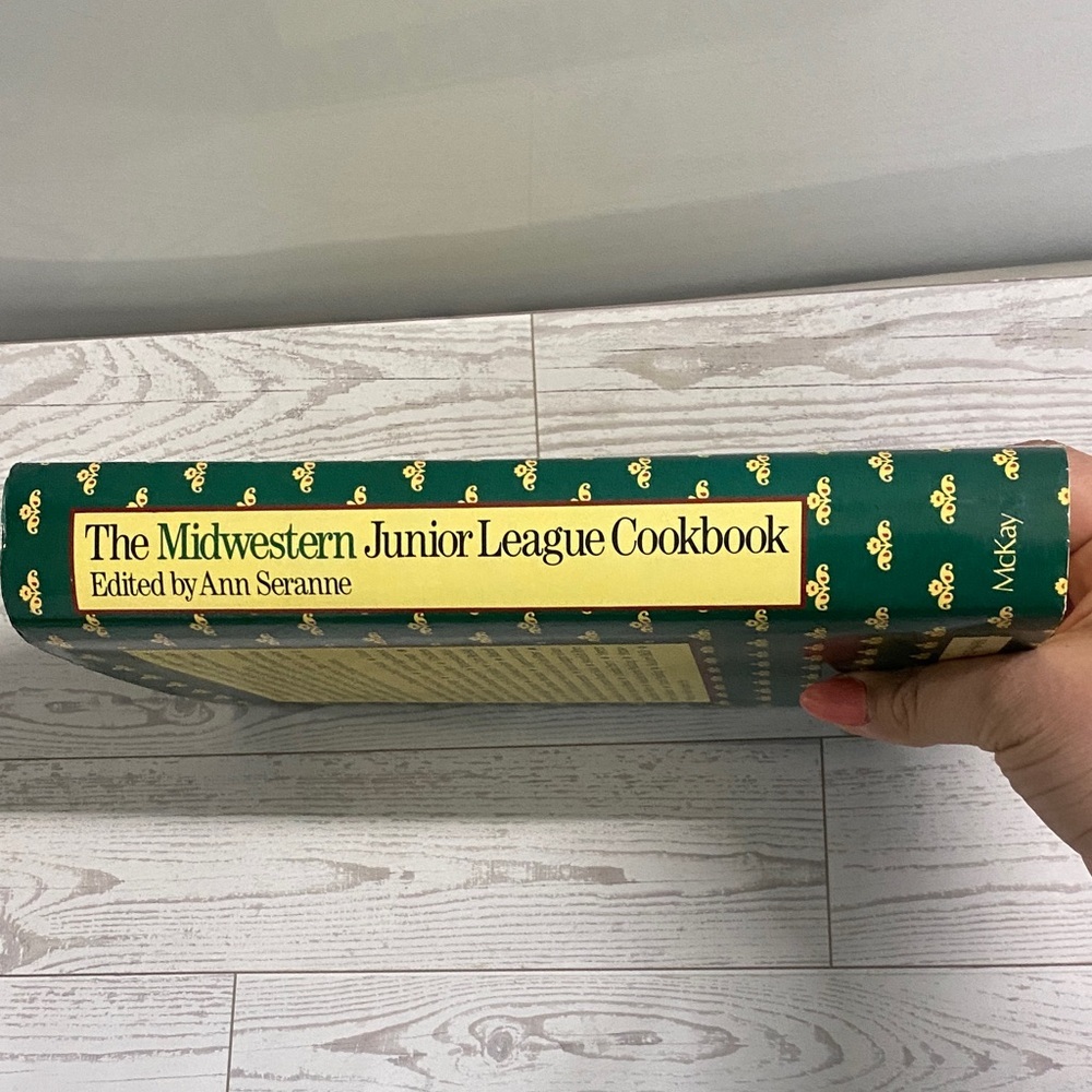 The Midwestern Junior League Cookbook Vintage Heartland Recipes Hardcover - Picture 3 of 9
